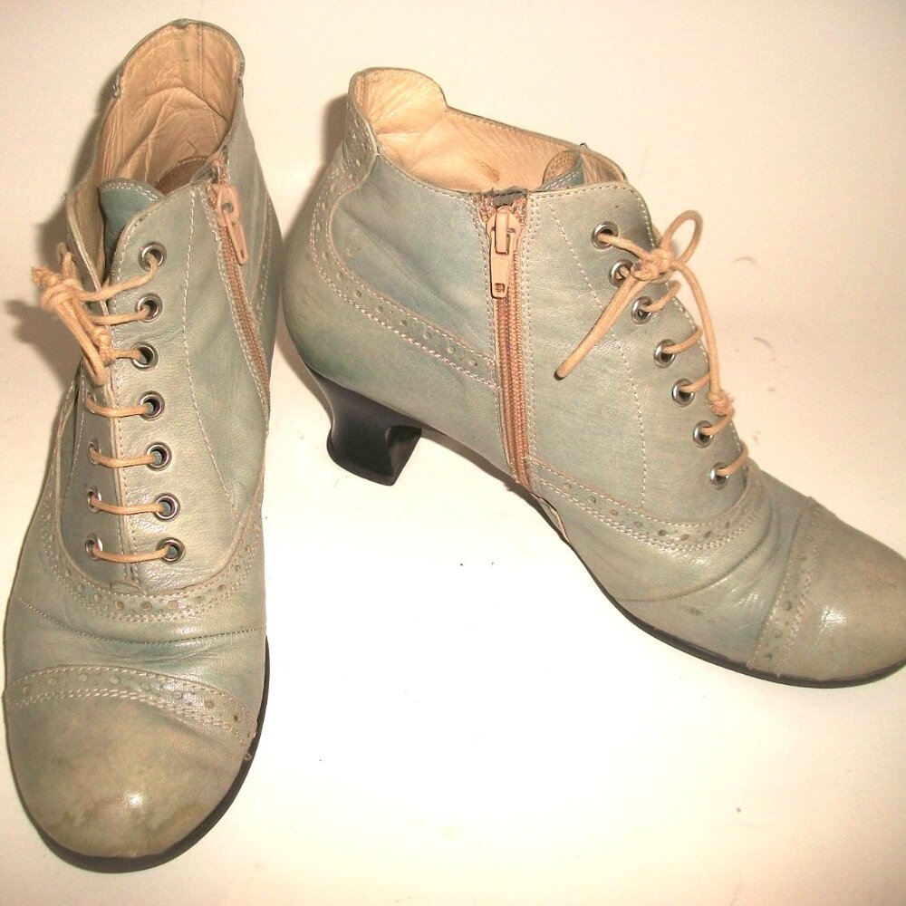 Vintage Handmade Lace-Up Side-Zip Low Heel Italian Boots with a Story 10M - Picture 6 of 8
